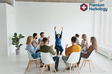 Люди на групповой терапии